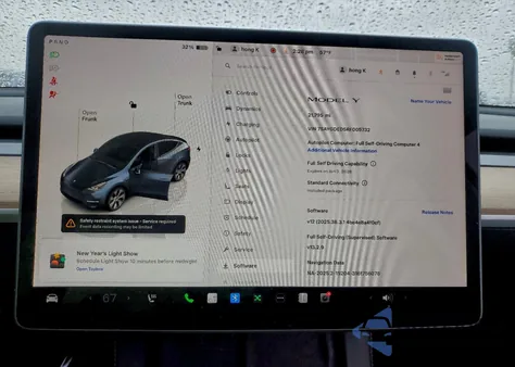 2024 Tesla Model Y z USA, uszkodzony, nr VIN 7SAYGDED5RF005732